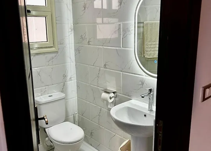 Large & Pool - Wifi Apartment